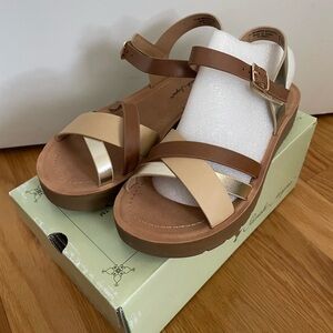 Sarah Jayne Tan, Cream & Gold Multi-Strap Platform Sandals